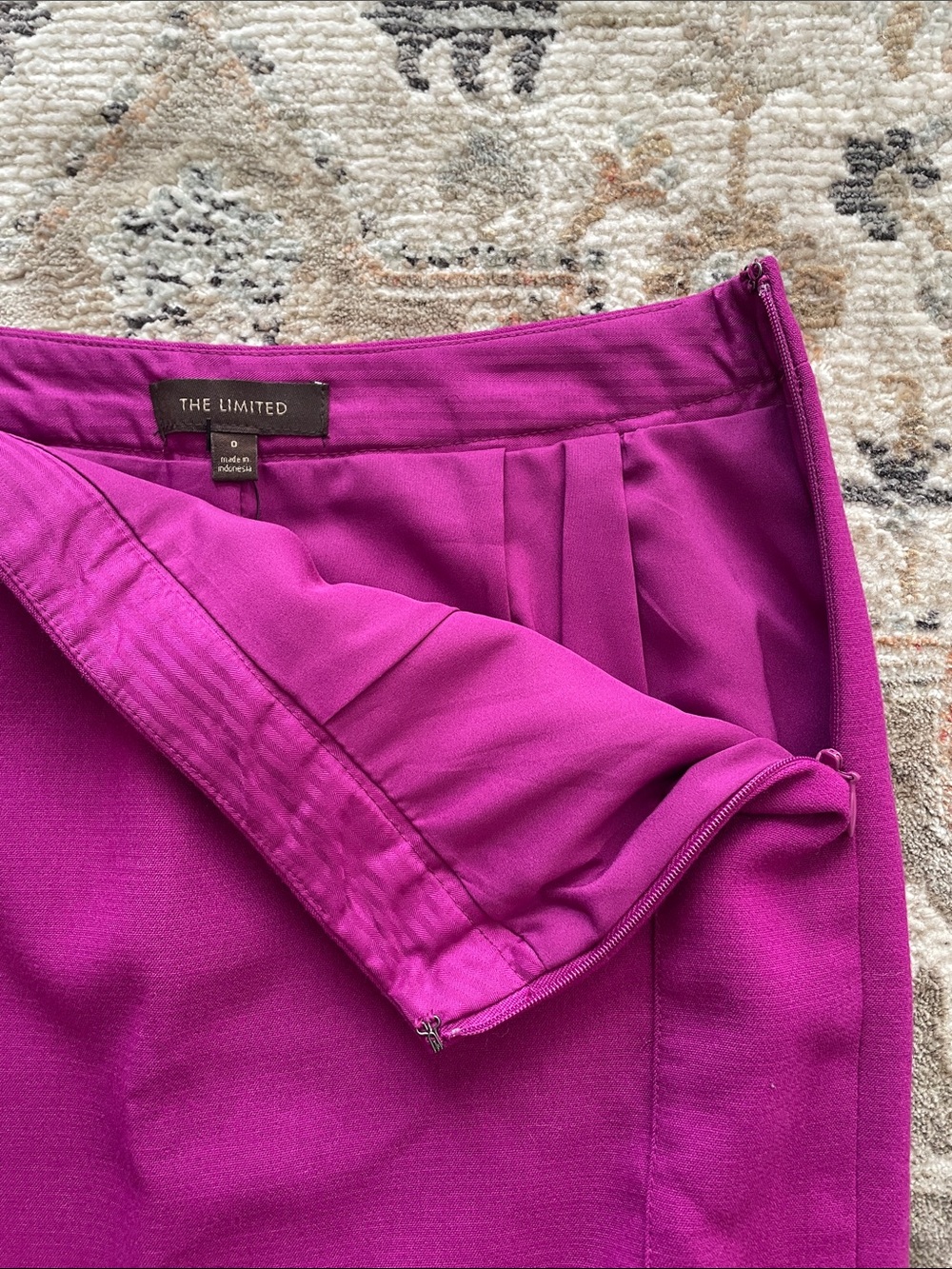RARE The Limited Fuchsia Pencil Skirt - Picture 7 of 10
